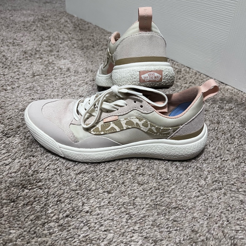 Vans Women's Cream and Pink Sneakers